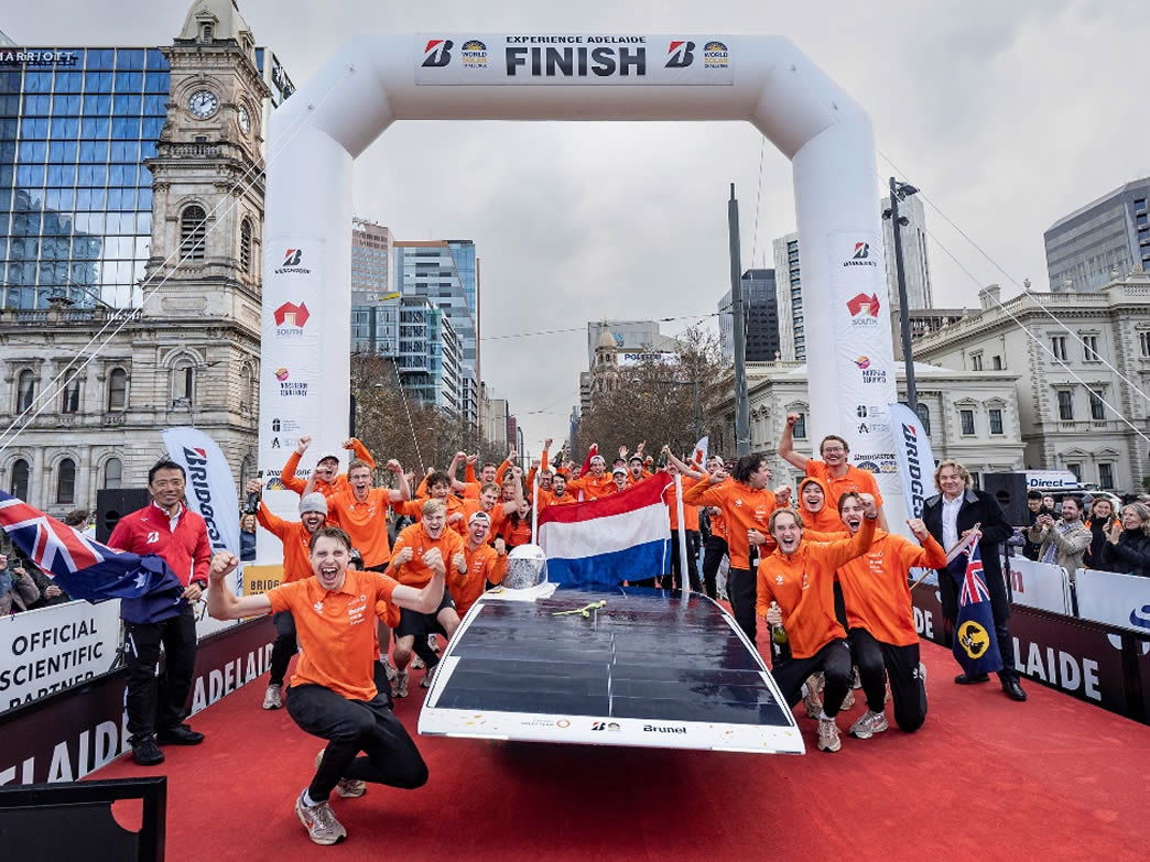 Brunel Solar Team und Solar Team Twente belegen den ersten und zweiten Platz bei der World Solar Challenge 2025 mit AIKOs ABC Solar Technologie