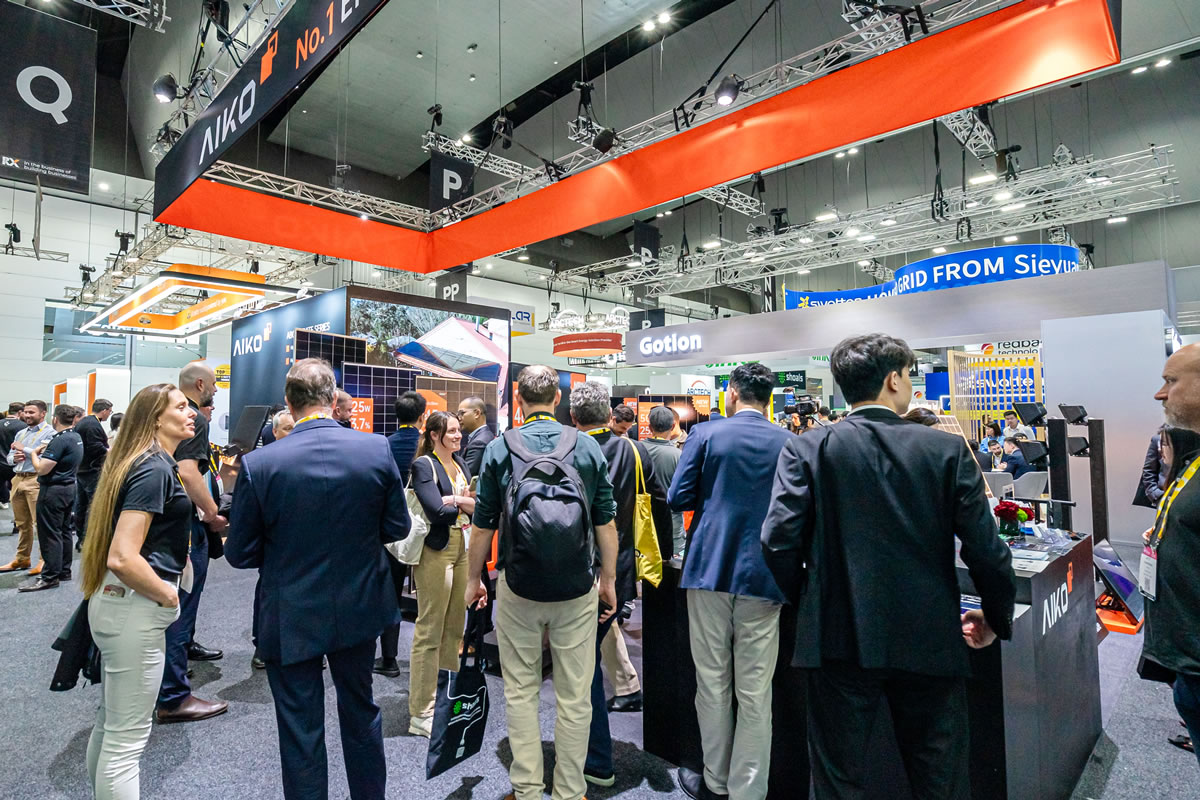 斩获1GW组件订单!全新“满屏”ABC组件亮相2025澳大利亚国际能源展