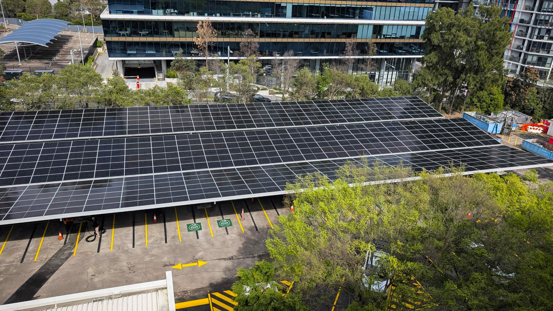 让饱和空间释放更大的商用光伏价值——爱旭 ABC 高效技术助力屋顶遮阳棚高效发电