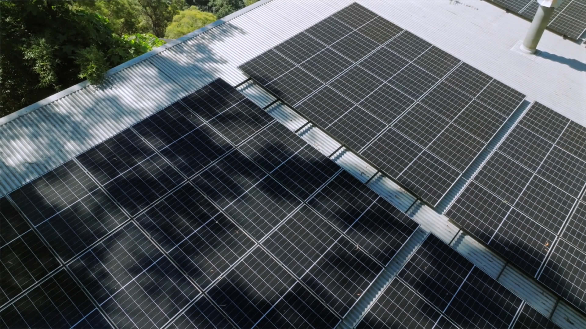 Gold Coast Heavily Shaded Off-Grid Powerhouse