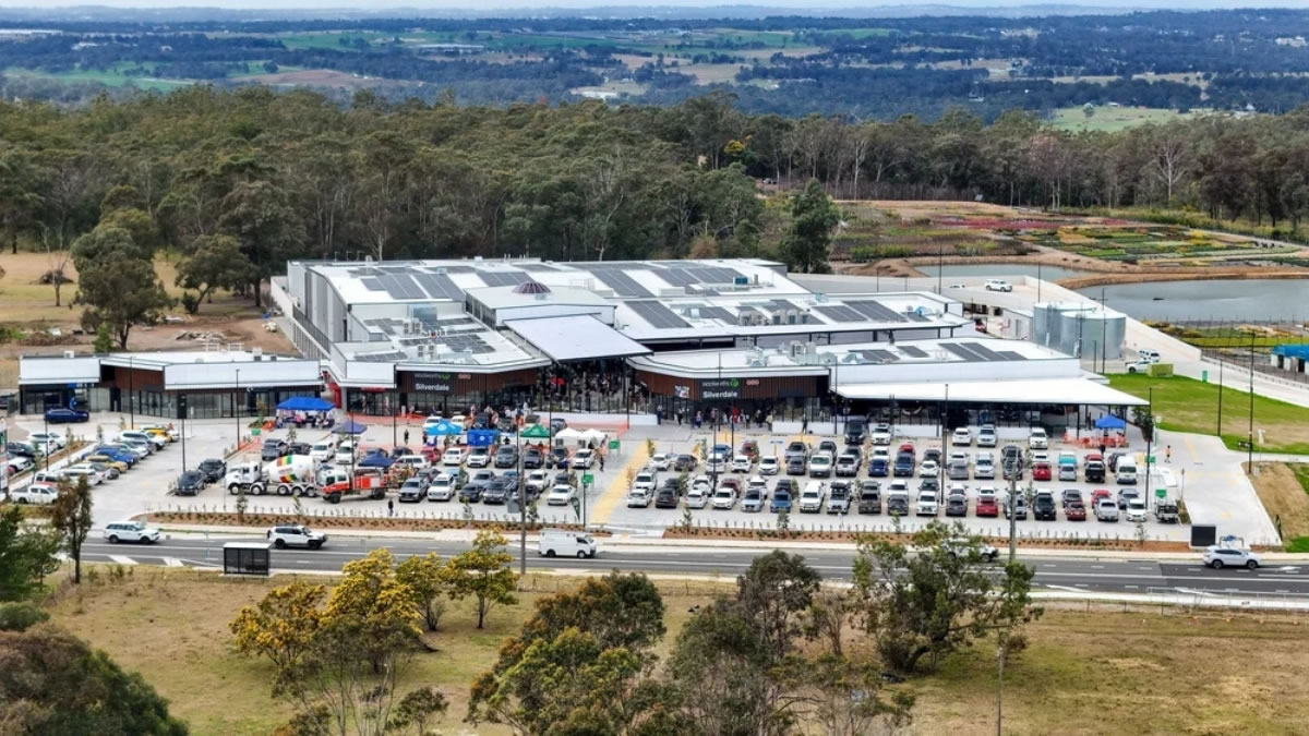 AIKO ABC solar modules on commercial roof in Australia